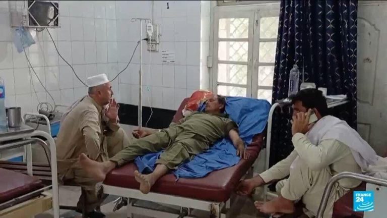 At least 15 killed in car bomb attack on northwest Pakistan checkpoint