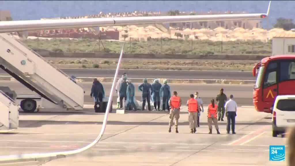 Passengers disembark from Hantavirus-hit cruise ship in Canary Islands