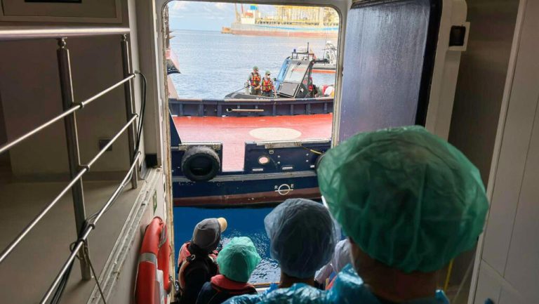 Live: Spanish passengers begin evacuating hantavirus-hit cruise ship, other nationalities to follow