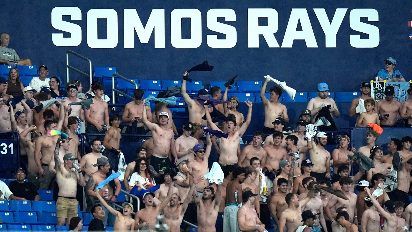 Shirtless fans cheer at MLB stadiums as “Tarps Off” trend sweeps baseball world