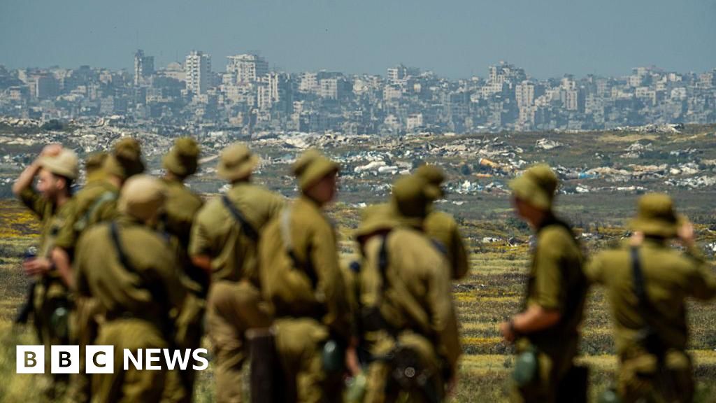Fears of renewed Gaza war as Hamas disarmament talks stall