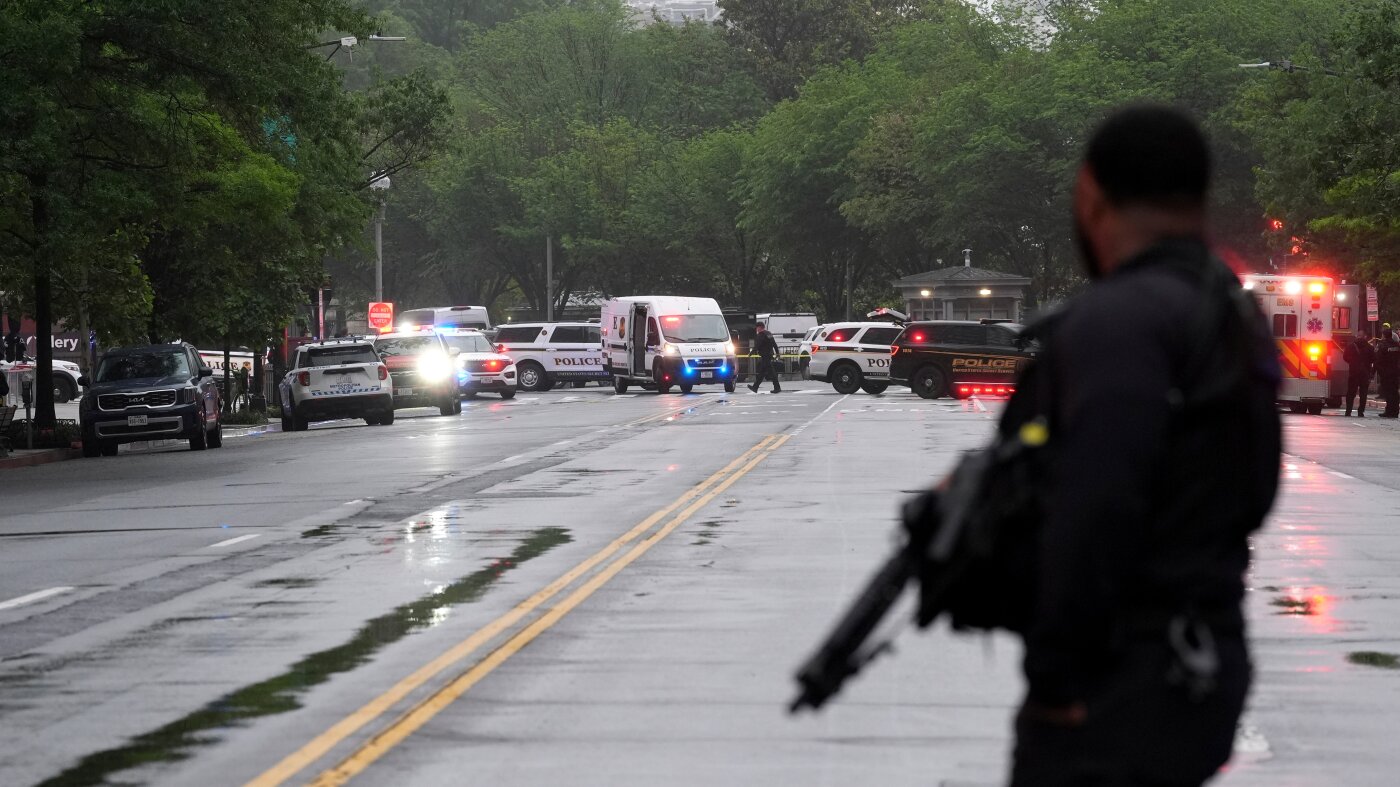 Secret Service shoots person near White House, bystander also shot, law enforcement says