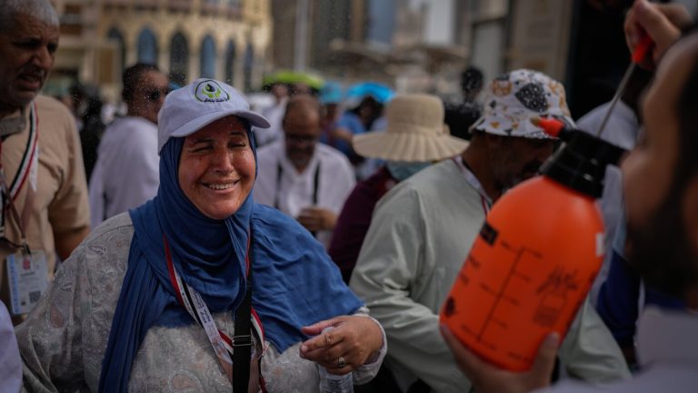 Muslims begin the annual Hajj against a backdrop of war concerns