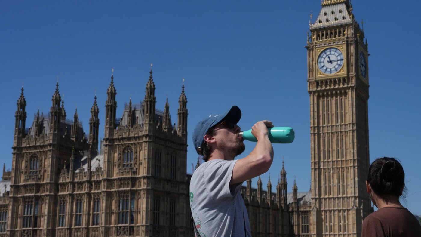 An exceptionally early heat wave shatters records and brings deaths in Europe