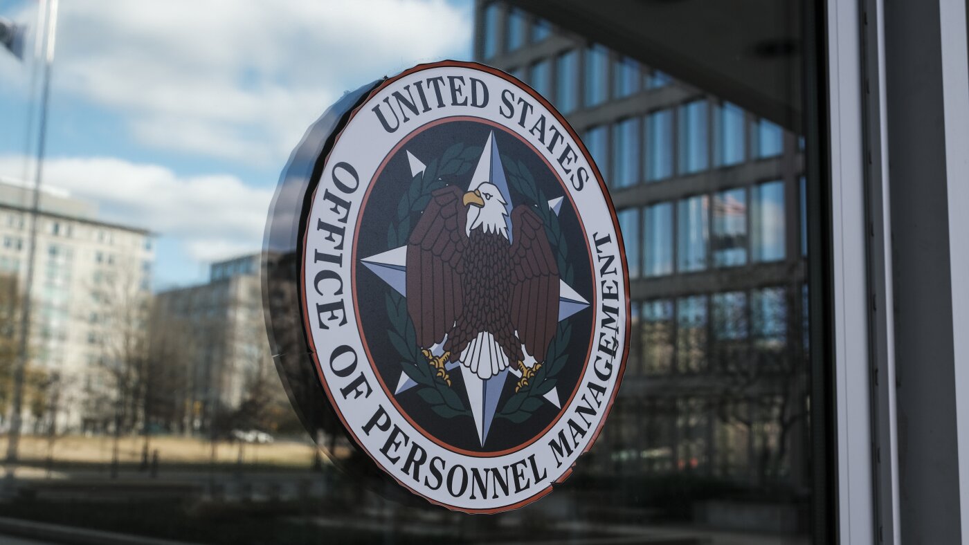To stop leaks, the Trump administration wants federal workers to sign NDAs