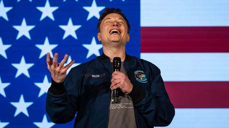 SpaceX pulls off record-breaking IPO