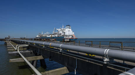 US threatens to cut gas supplies to EU amid row over environmental rules