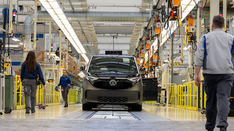 German auto giant to slash 100,000 jobs – Reuters