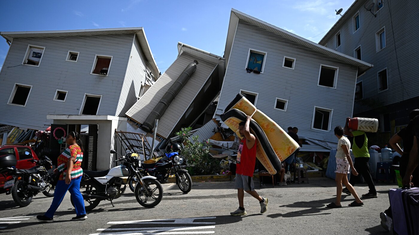 U.S. pledges generous earthquake relief to Venezuela
