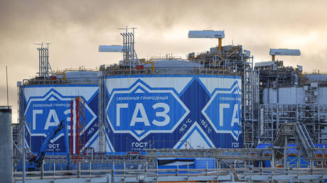 EU buying record Russian LNG volumes with total ban looming – FT 