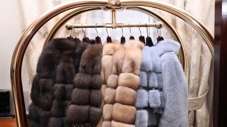 EU lifts sanctions on luxury Russian export