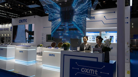 Chinese chip giant defies US pressure with 466% debut surge