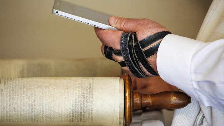 Why Orthodox Jews are opposing the new daylight saving bill in Congress